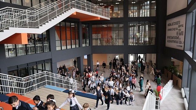 Вениамин Кондратьев посетил церемонию открытия новой школы в Сочи