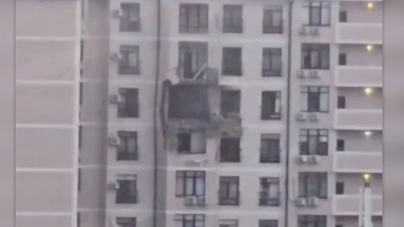 Жители сняли повреждения второго дома после атаки БПЛА в Новороссийске 