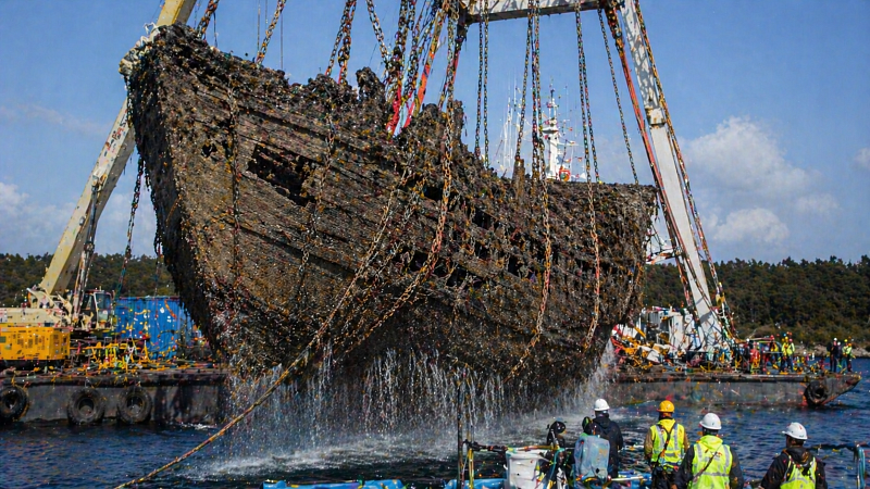 Затонувший корабль XVI века с ценным грузом подняли со дна Кадиса