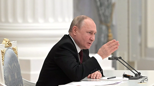 Президент призвал крупные банки активнее работать на новых территориях. Фото: kremlin.ru