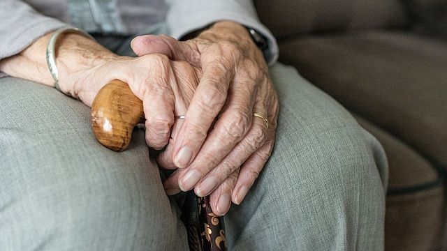 Исследование: россияне считают, что старость наступает уже в 63 года