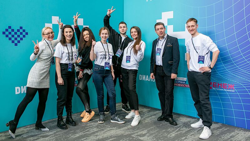 На «Мастерской новых медиа-2022» в Москве слушателям рассказали о развитии отечественных интернет-платформ и провели «космический» хакатон