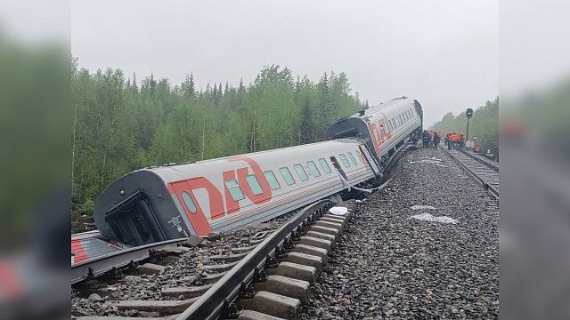 При сходе поезда в республике Коми погибли два человека, один из них с Кубани. Фото:  t.me/komivkomi