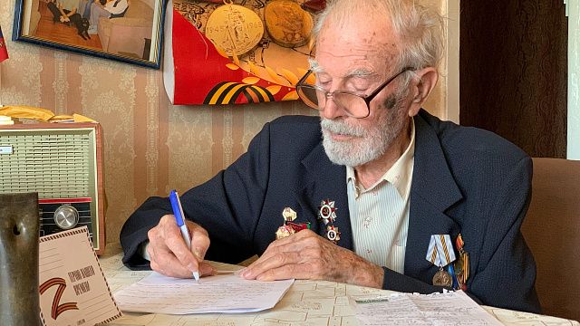 «Берегите себя, берегите мир, мы ждем вас дома»: ветераны Кубани написали письма участникам спецоперации