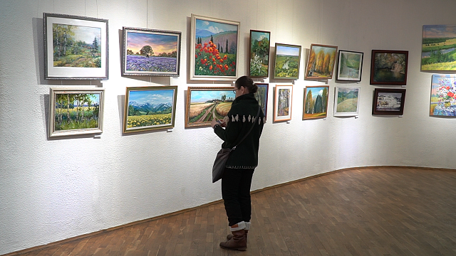 В Краснодаре открылся арт-проект «Леса и поля». Фото: телеканал «Краснодар»