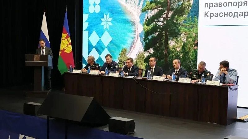 Кондратьев: на совещании обсудили предстоящий летний курортный сезон на Кубани