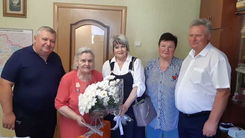 В Краснодаре 90-летие встретила участница трудового фронта Валентина Аверченко