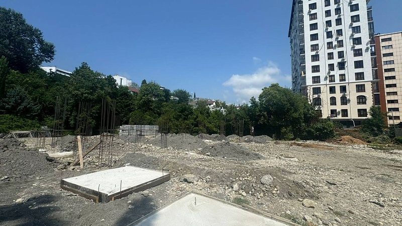 Мэрия потребовала снести самострой в центре Сочи