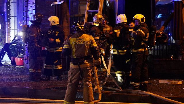 В пожаре на улице Суворова в Краснодаре никто не пострадал, 10 человек спасли 