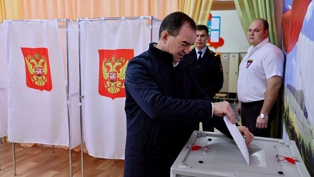 Губернатор Кубани проголосовал на выборах президента РФ. Фото: пресс-служба администрации Краснодарского края