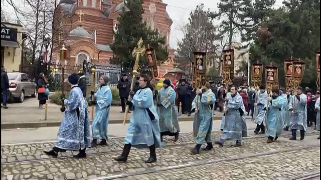 Православные краснодарцы прошли крестный ход в поддержку участников СВО