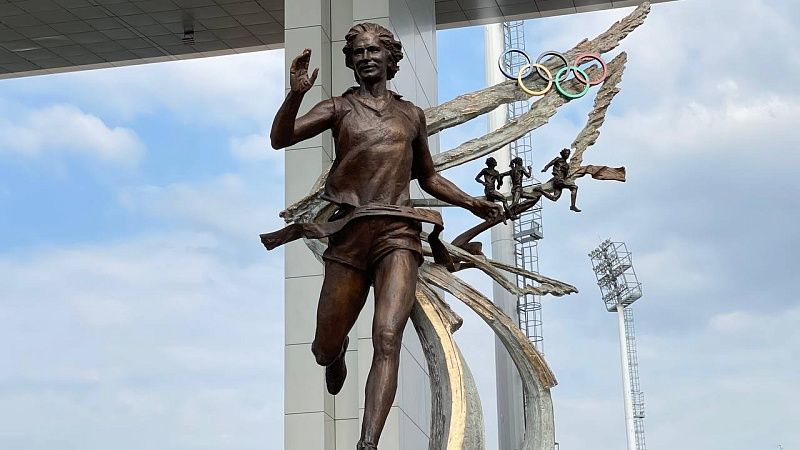 В Краснодаре открыли скульптуру первой олимпийской чемпионки Кубани Людмилы Брагиной