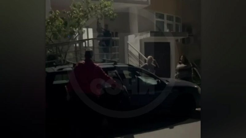 Неадекват угрожал топором отцу с дочерью в Сочи