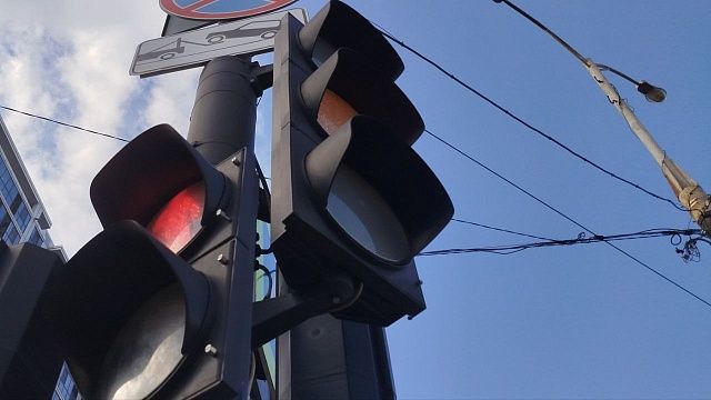 К автоматическим светофорам подключили проспект Обуховской Обороны в Петербурге 