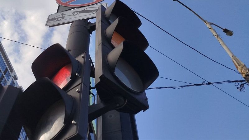 К автоматическим светофорам подключили проспект Обуховской Обороны в Петербурге 