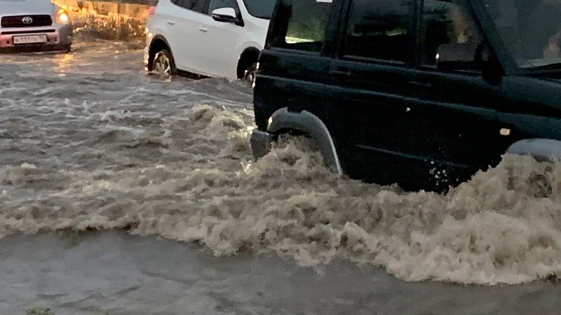 Водооткачивающую технику направили на пять улиц Краснодара