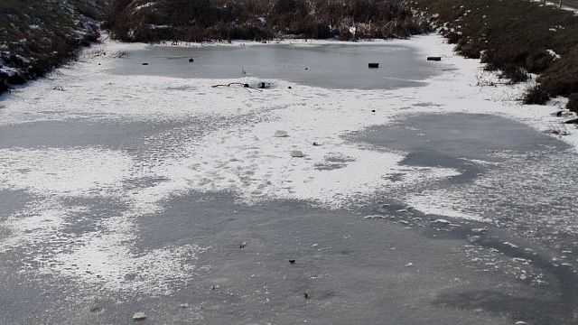 Родители нашли бездыханные тела подростков подо льдом в Новосибирске 