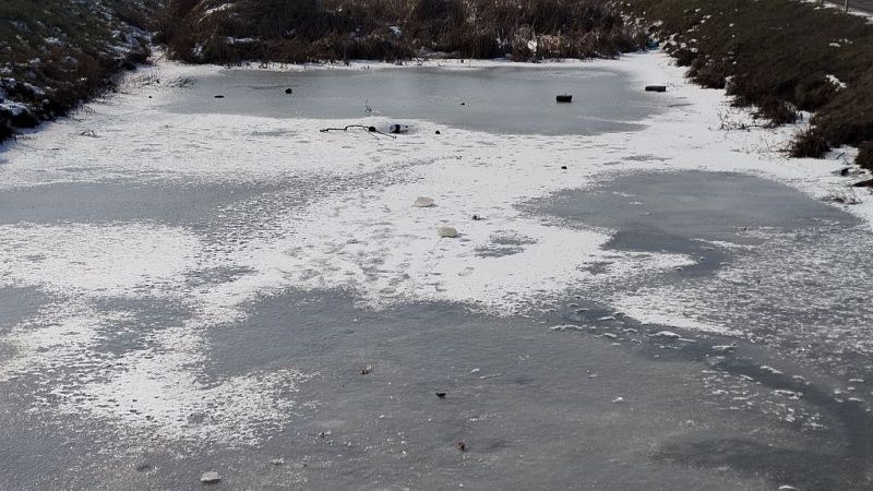 Родители нашли бездыханные тела подростков подо льдом в Новосибирске 