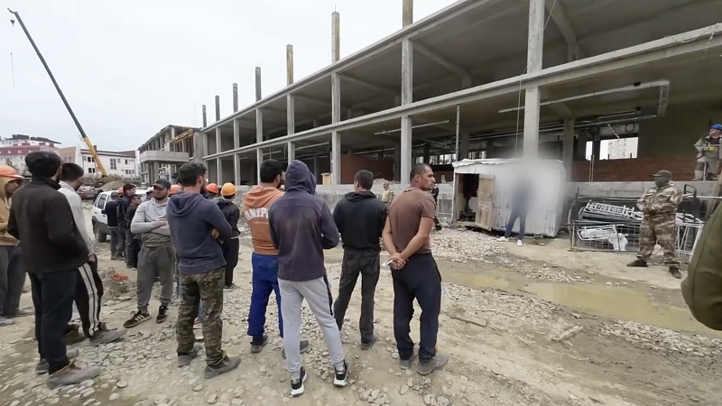 Нелегальных мигрантов задержали на стройке в Горячем Ключе