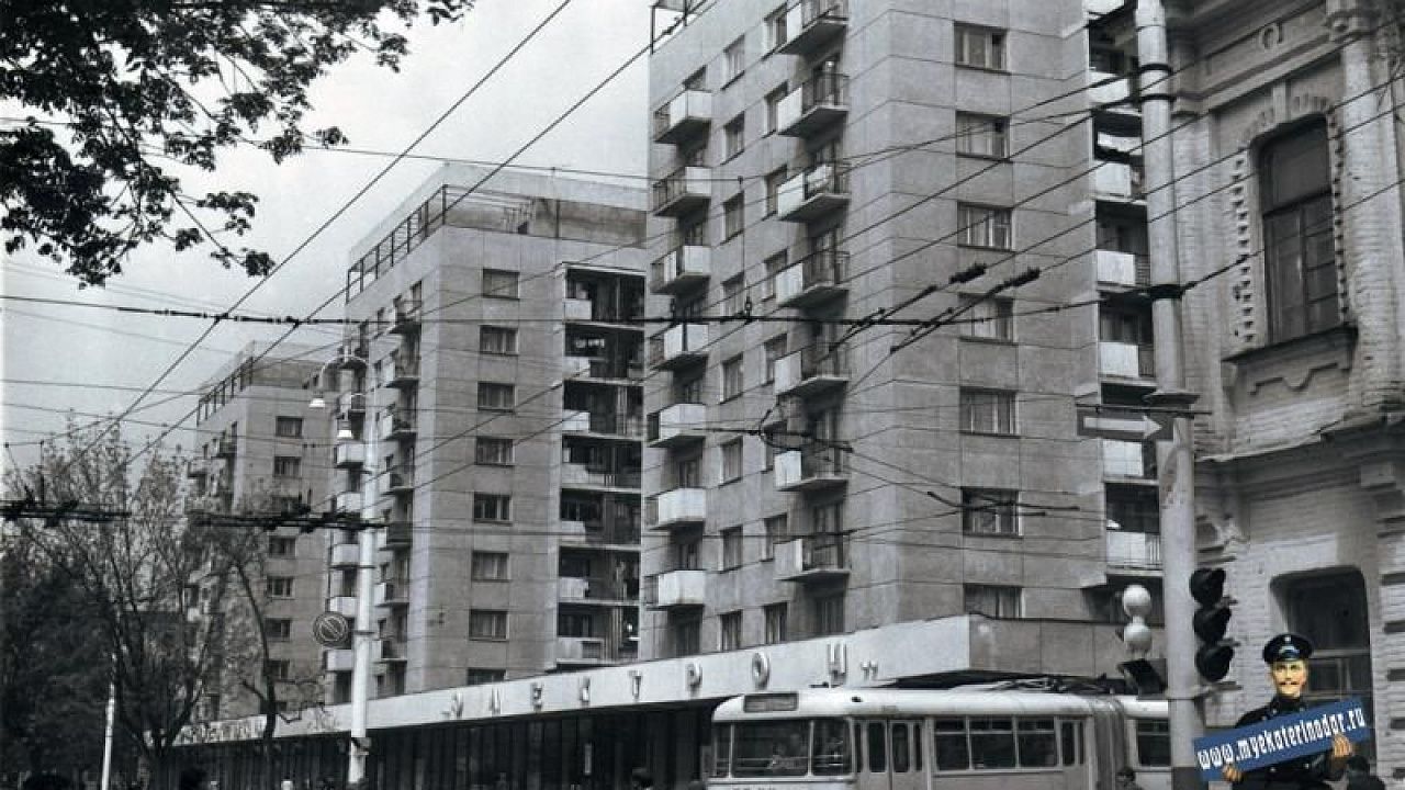  Краснодар. Улица Мира. Магазин «Электрон», 1975 год/источник фото: http://www.myekaterinodar.ru/