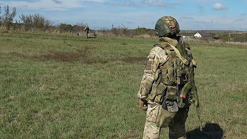 Два российских бойца хитростью зачистили опорник ВСУ без потерь