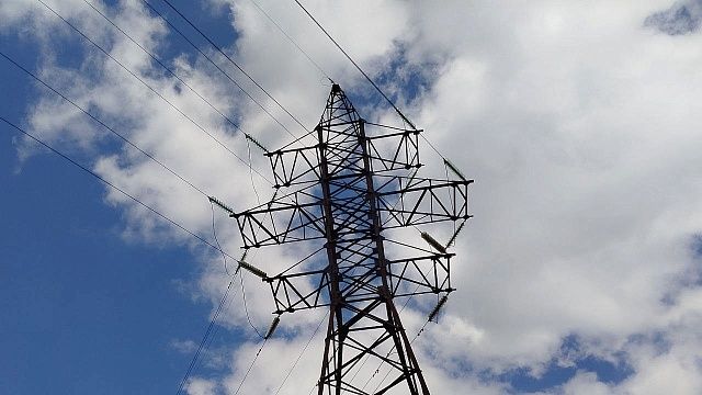 Мужчина установил розетку на ЛЭП и воровал электричество в Липецкой области 