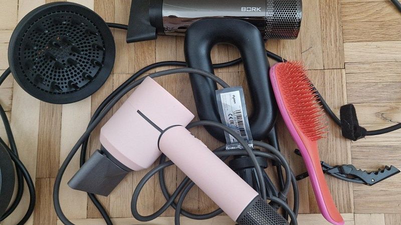 Трихолог Бахирокова объяснила, нужно ли бороться с сезонным выпадением волос