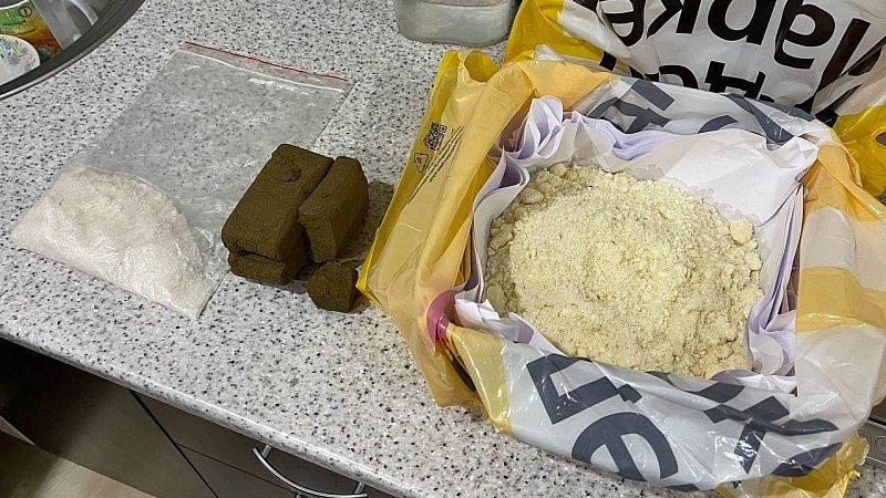 Более полкилограмма наркотиков нашли у закладчика в Краснодаре