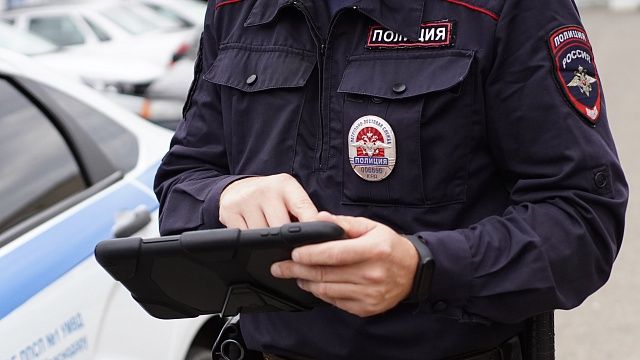 Полиция заинтересовалась неблагополучной многодетной семьей в Краснодаре. Фото: телеканал «Краснодар»