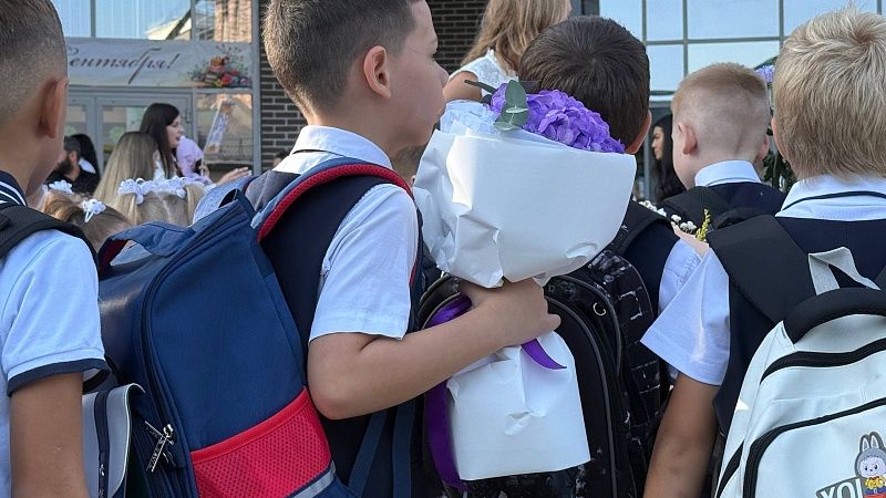 Одноклассники назвали «маменькиным сынком» напавшего на учителя парня в Питере