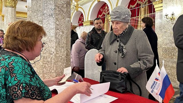Явка на выборы президента РФ превысила 10% 