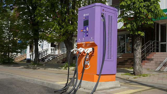 В Краснодаре действуют 24 зарядные станции для электромобилей. Фото: телеканал «Краснодар»