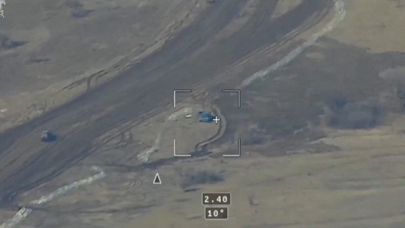 На видео попало уничтожение украинского танка барражирующим боеприпасом на СВО