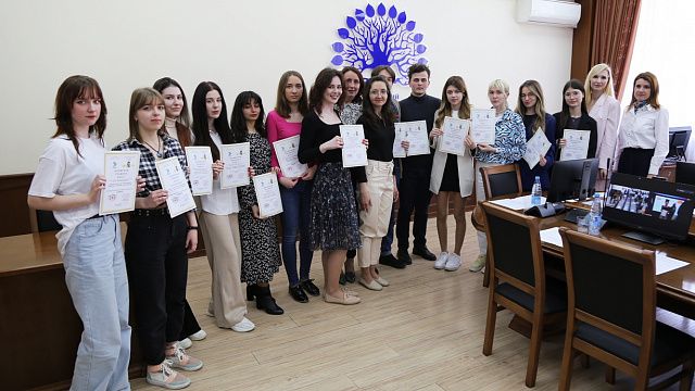 Более 100 студентов краснодарского и Сычуаньского университета прочли стихи в конкурсе чтецов
