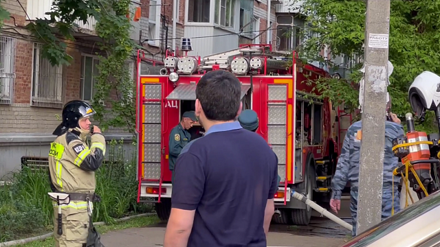 123 спасателя ликвидируют последствия хлопка газа в Краснодаре