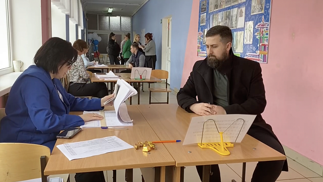 Никита Изюмов проголосовал на выборах президента РФ. Фото: телеканал «Краснодар» 