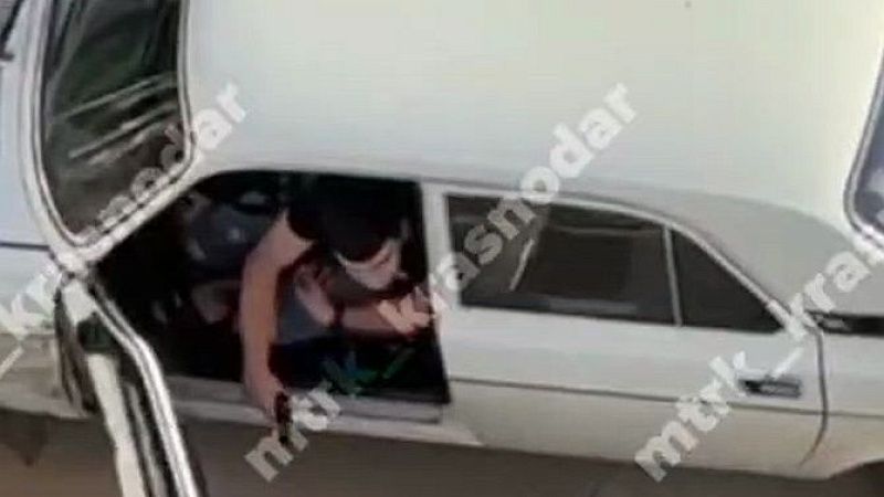 Мужчина на «Волге» угрожал подростку пистолетом в Краснодаре