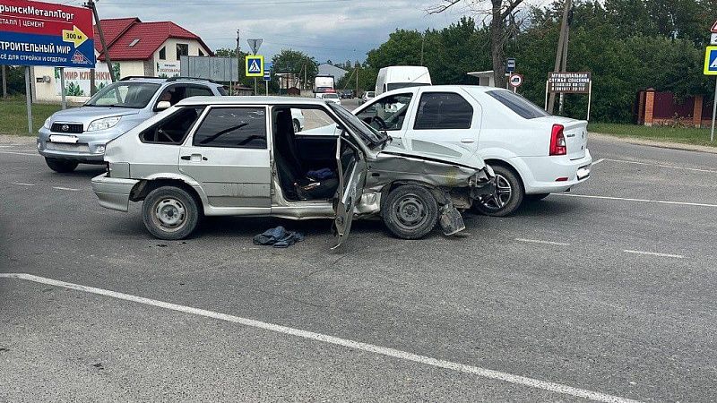 Семья из трех человек с ребенком пострадала в ДТП в Краснодарском крае
