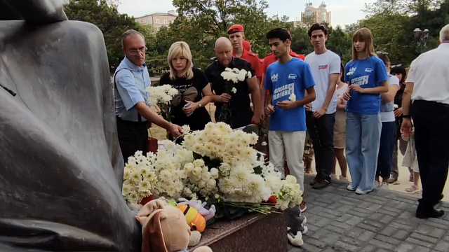 Новороссийцы почтили память погибших детей Донбасса. Фото: телеканал «Краснодар»