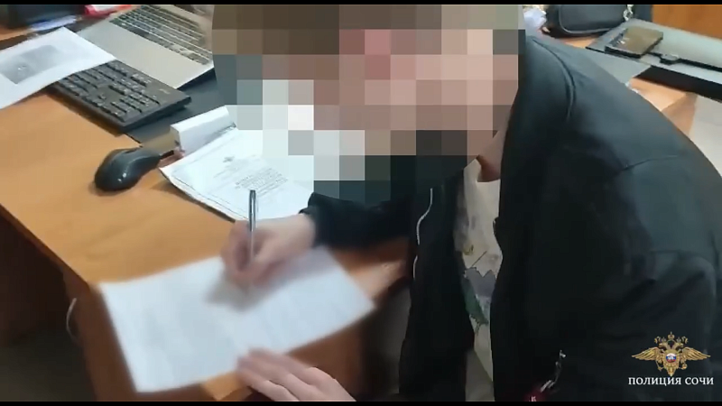 За демонстрацию экстремисткой символики задержали 18-летнего жителя Сочи