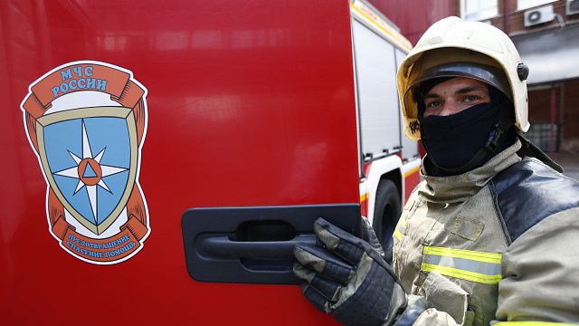 Спасатели Краснодара за неделю обкололи лёд на берегах водоёмов, потушили три пожара и устраняли последствия подтоплений