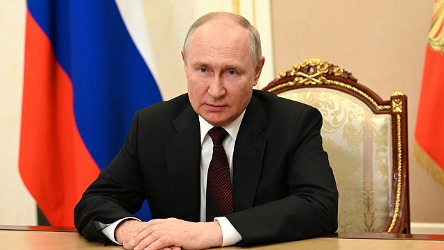 Владимир Путин поздравил работников и ветеранов железнодорожного транспорта России