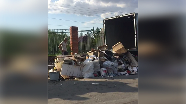 В Краснодаре выписали штраф «черному» мусорщику, который орудовал в Елизаветинской
