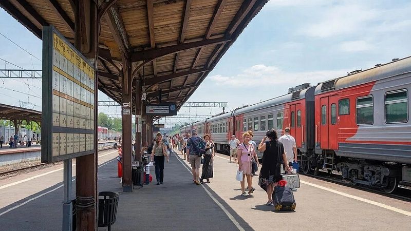 Во время посадки в поезд рухнул перрон с пассажирами во Владивостоке 