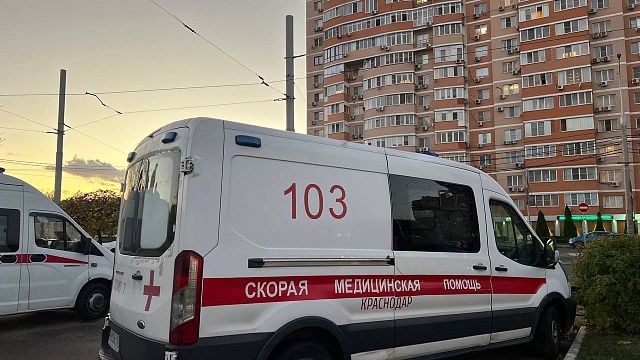 Три человека госпитализированы после пожара в пятиэтажке в Краснодаре