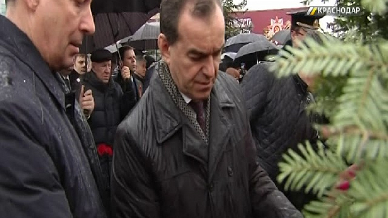 Праздничные залпы в честь военных прозвучали в Краснодаре в День защитника отечества