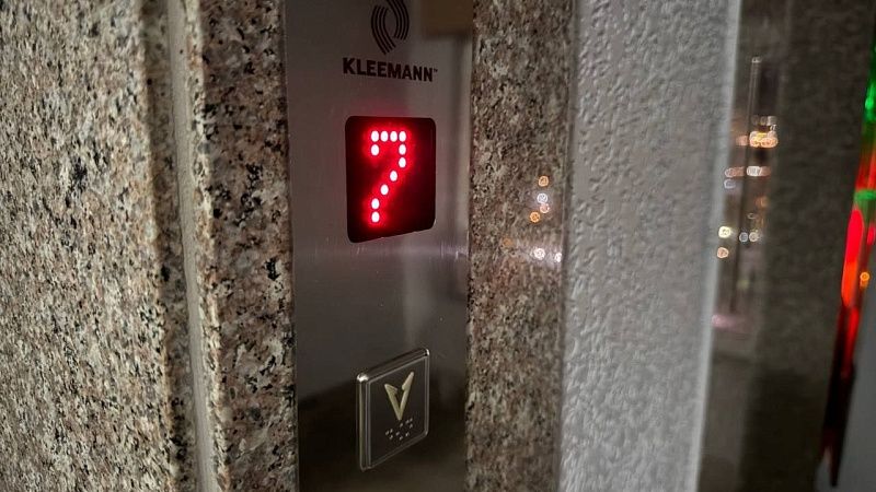 Лифт с детьми упал с 12 этажа в высотном жилом доме в Махачкале 