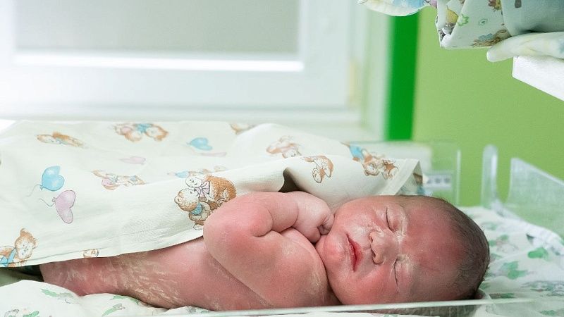 За прошедшие сутки в роддомах Кубани появились на свет 123 малыша