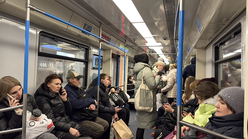 Из-за снегопада власти рекомендовали 26 декабря пользоваться метро в Москве