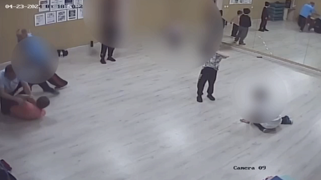 В Краснодаре мужчина избил тренера по танцам на глазах у детей